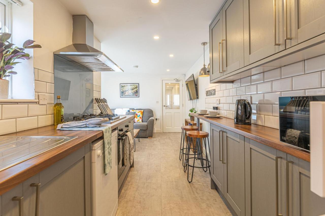 Stylish 5-Bed Home, Each With En-Suite And Own Tv Ковентри Экстерьер фото